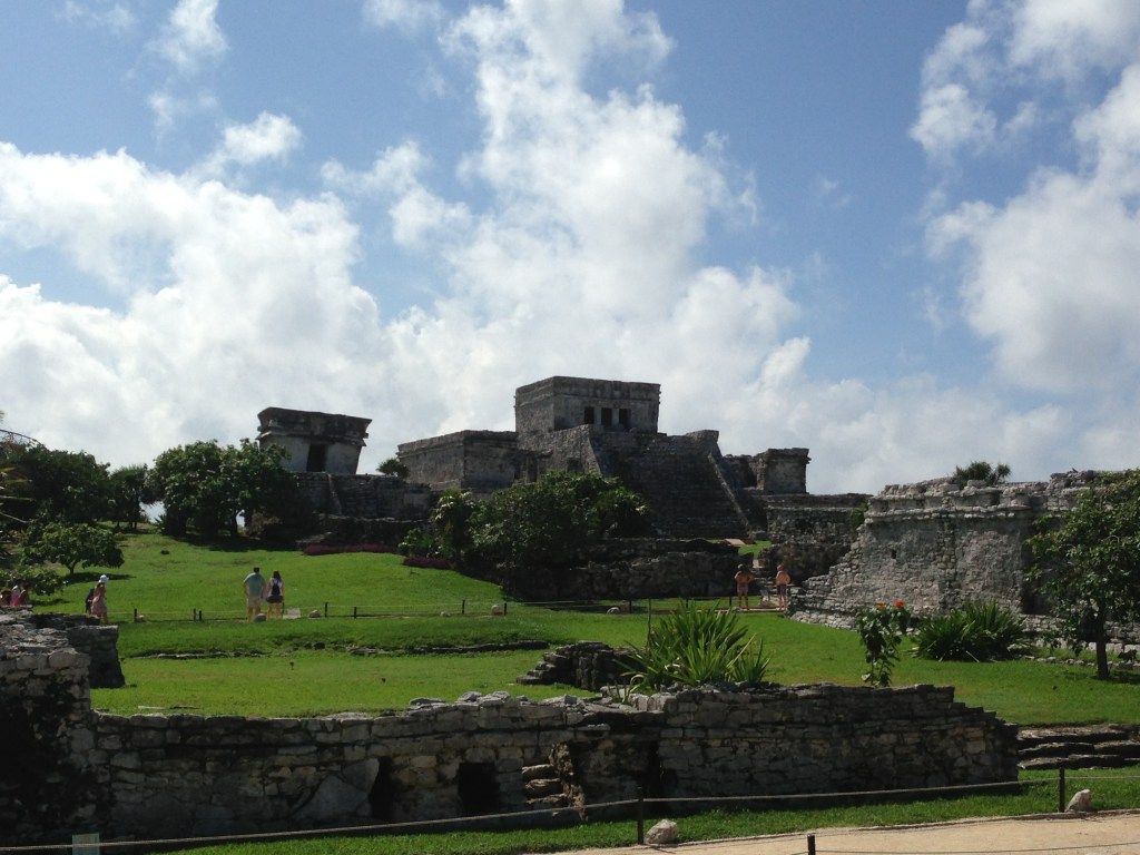 Ruínas de Tulum - Sítio arqueológico maia com vista para o mar do Caribe