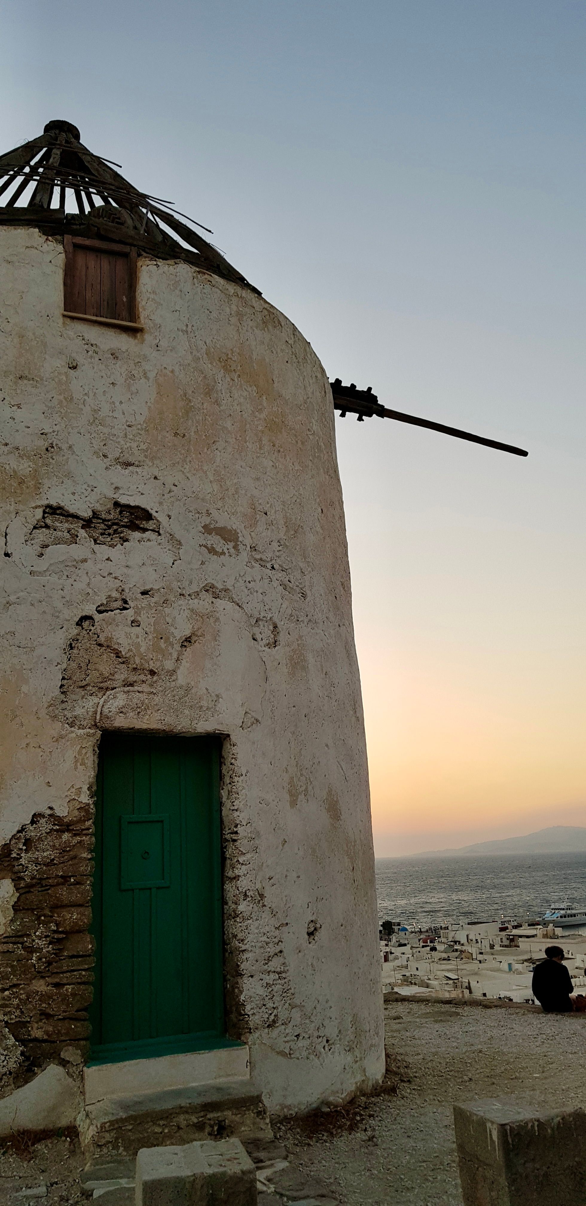 Uma vista peculiar dos Moinhos de Vento em Mykonos